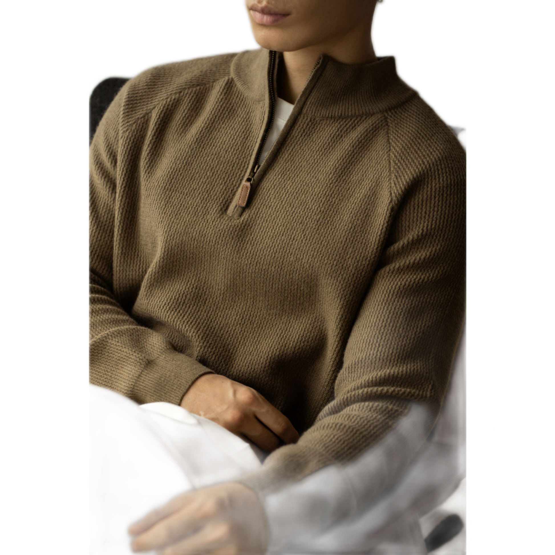 Sweater de lana hombre color café tierra, cuello alto